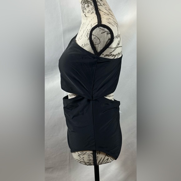 💜Younique Black One-Piece Swimsuit - Picture 3 of 12